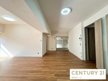 ���r���O�@���B�e�󋵂���H�ɂ��A���ۂ̐F���ƈقȂ�ꍇ������܂�