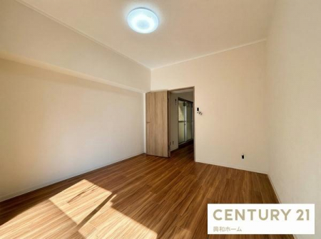 ���r���O�@�y�쑤�m����6.8���z���B�e�󋵂���H�ɂ��A���ۂ̐F���ƈقȂ�ꍇ������܂�