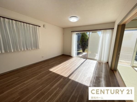 ���r���O�@���Ƒ��݂�Ȃ�������肭�낰��16���̍L�X���r���O�I 