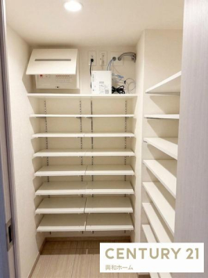 ���[�@�V���[�Y�C���N���[�[�b�g